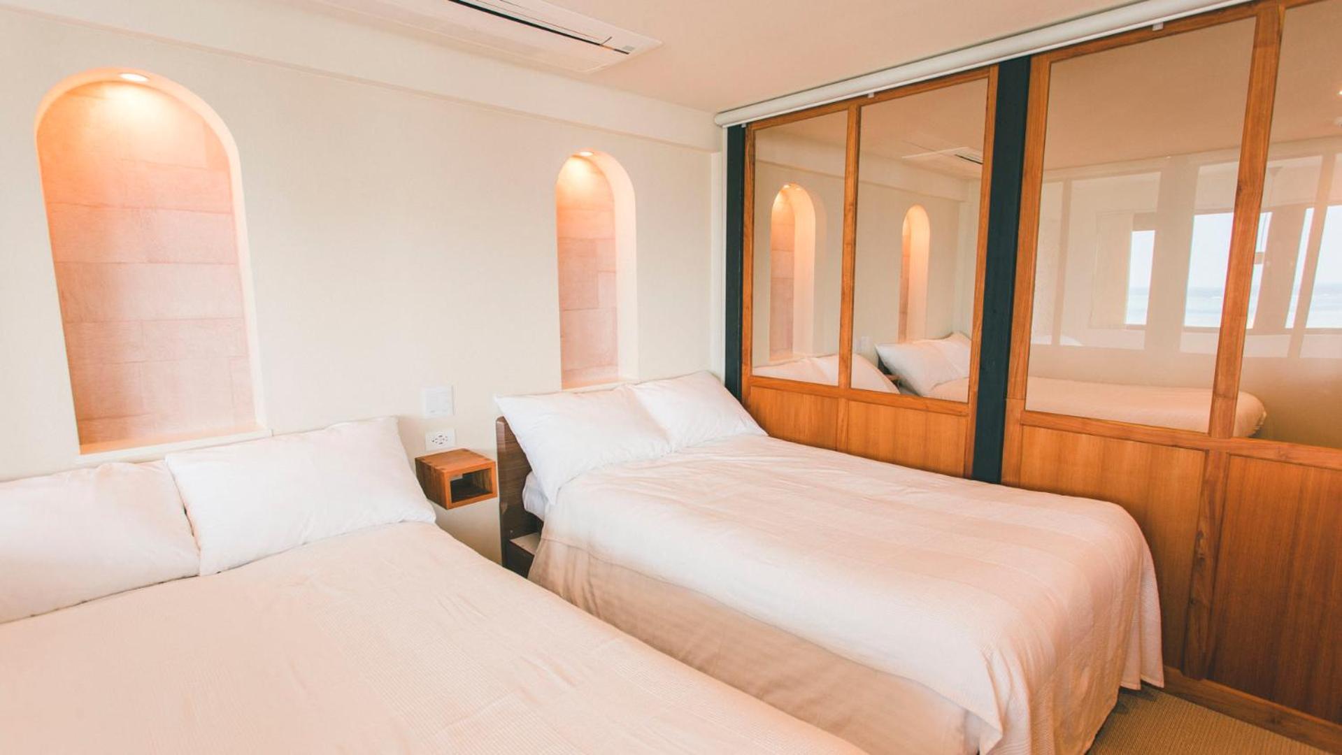 Blue Steak Wonder Nagahama Aparthotel Yomitan Room photo